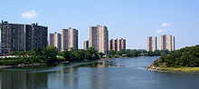 http://upload.wikimedia.org/wikipedia/commons/thumb/4/47/Co-op_City_Hutch_River.jpg/220px-Co-op_City_Hutch_River.jpg